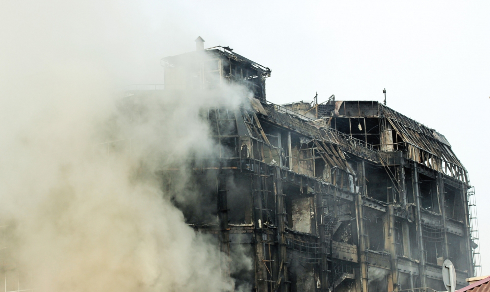 Analiza okoliczności pożaru domu jednorodzinnego w Chełmie – jedna osoba przetransportowana do szpitala