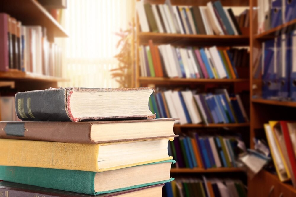 Poezja i muzyka w nastrojowym wieczorze w Chełmskiej Bibliotece
